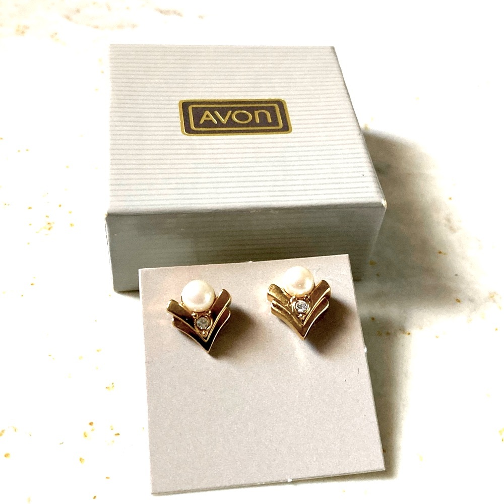 Avon Pearl, Rhinestone, Gold tone stud Earrings with box. Vintage - Picture 2 of 6